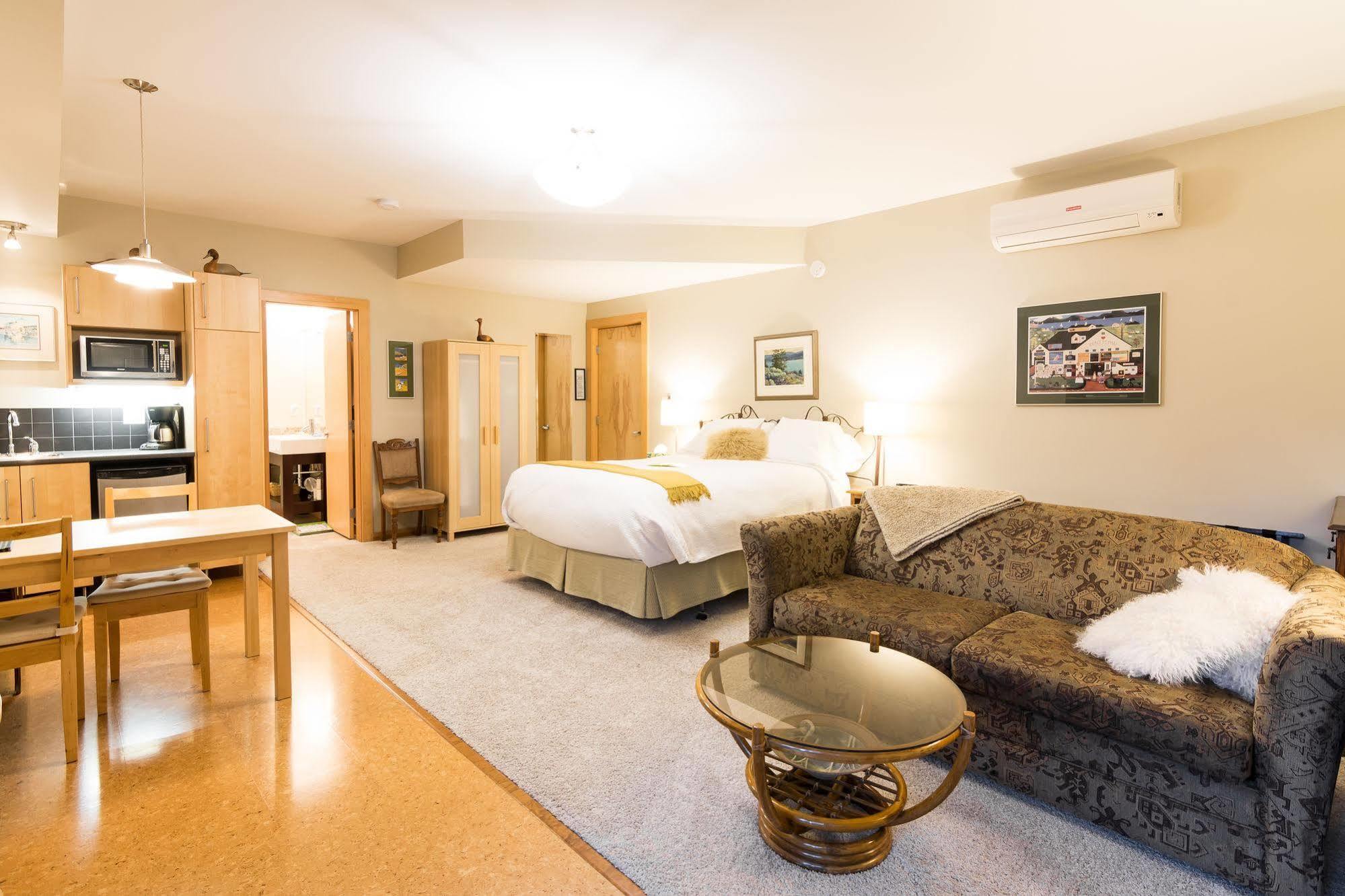 Cormier'S Studio Guest Suites Penticton Luaran gambar