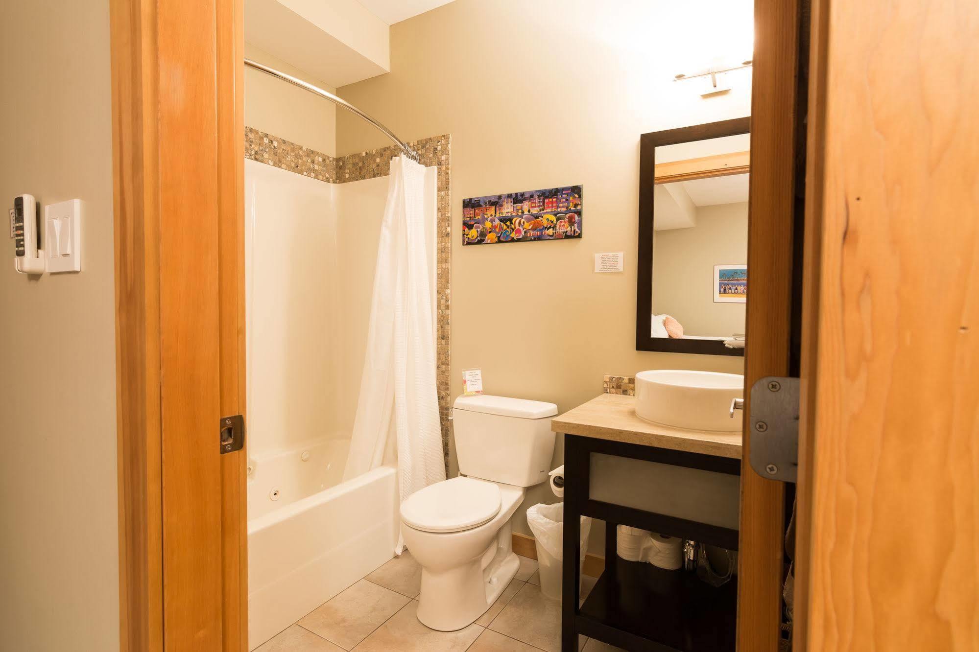Cormier'S Studio Guest Suites Penticton Luaran gambar